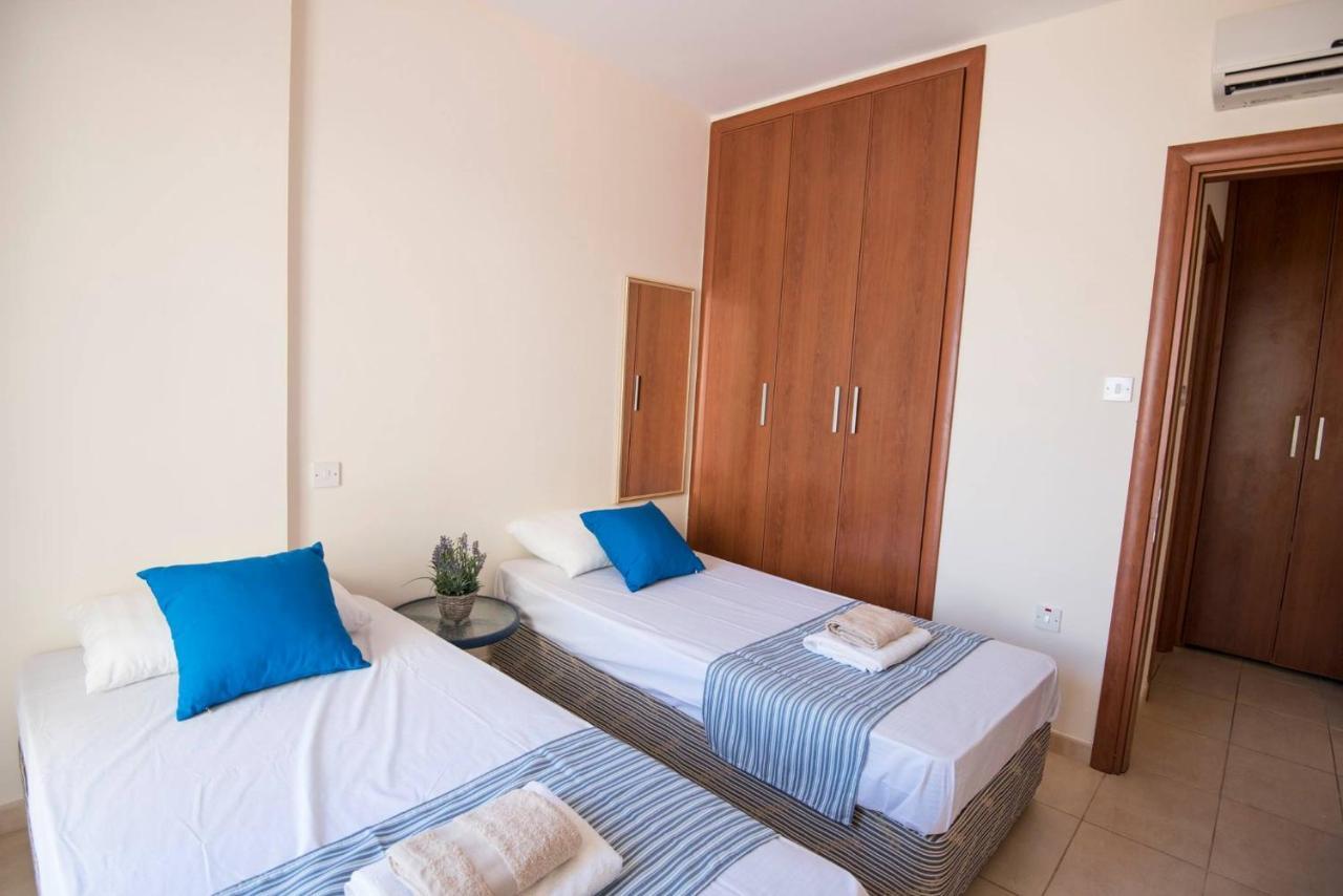 Apartments For Holidays Paralimni Exteriör bild